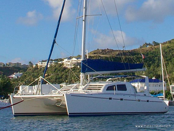 Catamaran Comet