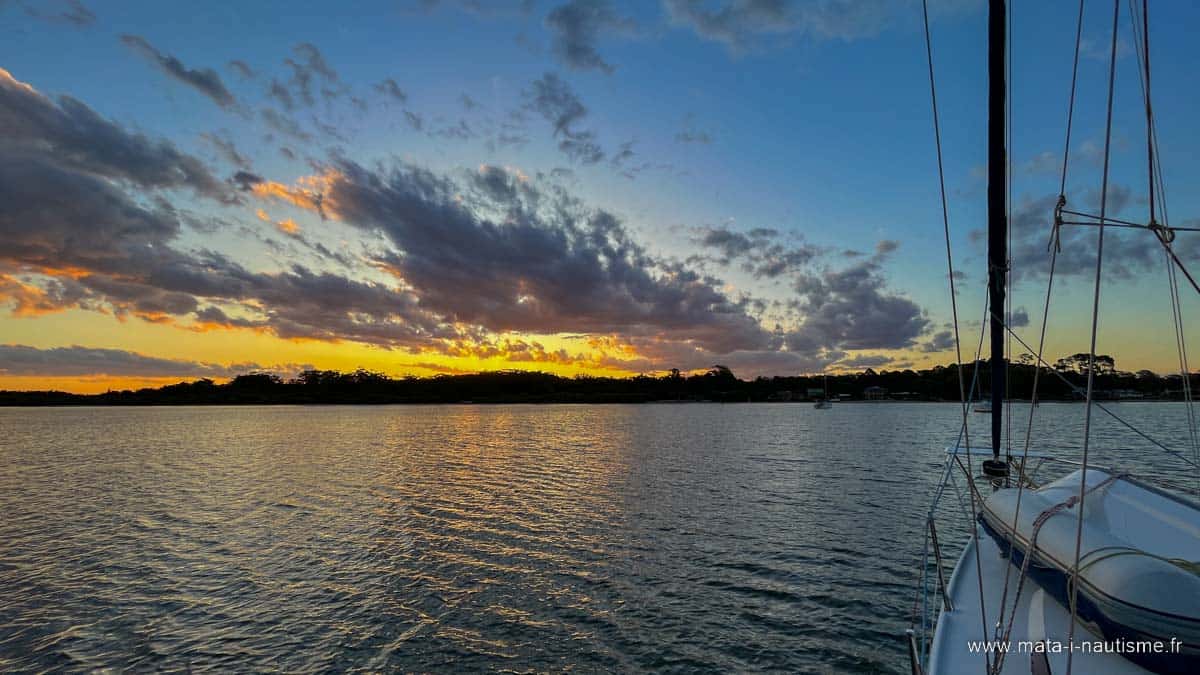 Pindimar Bay le coucher de soleil