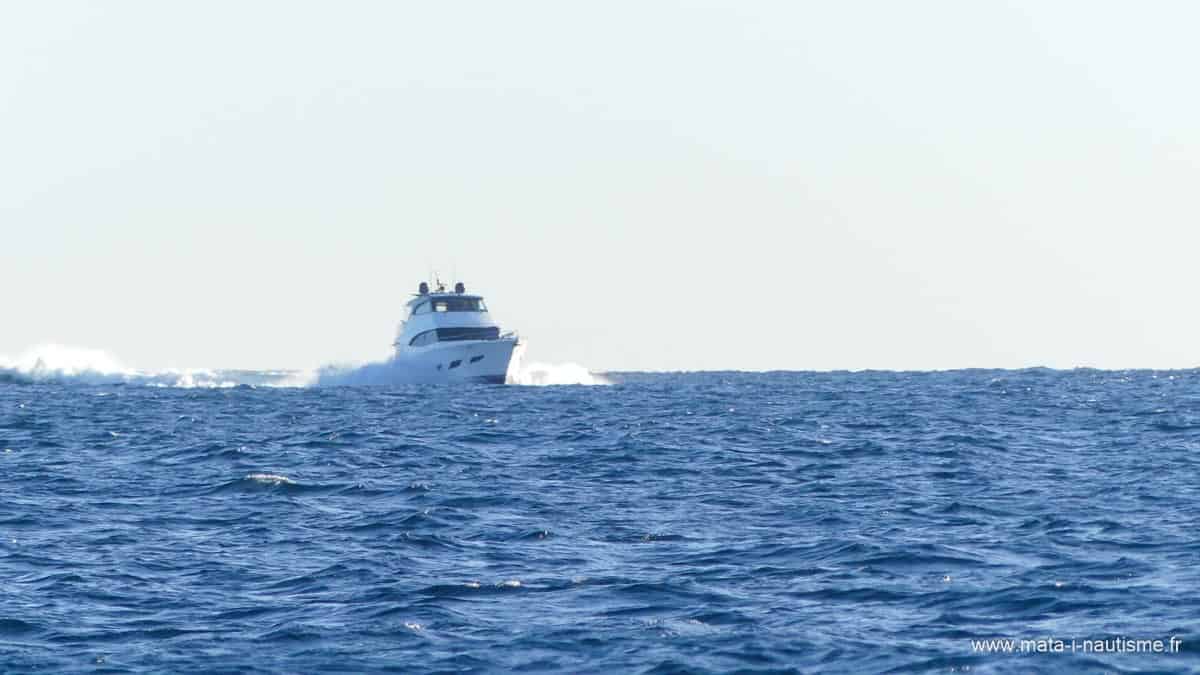 Bateau qui nous fonce dessus