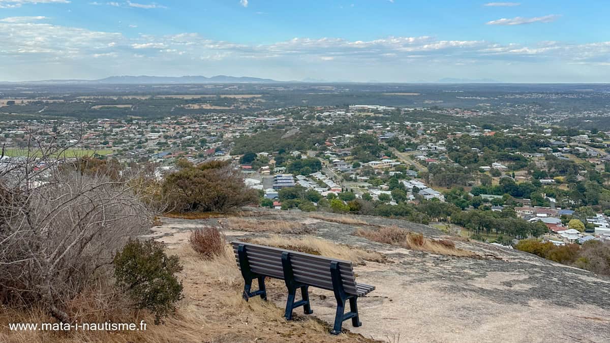 Un de nos bancs préféré au dessus d'Albany